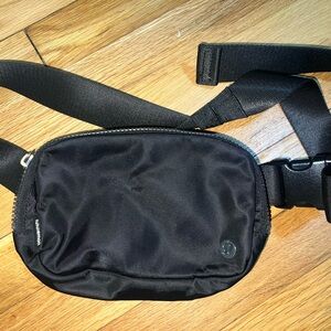 Lululemon Everywhere Belt Bag 1L - Black